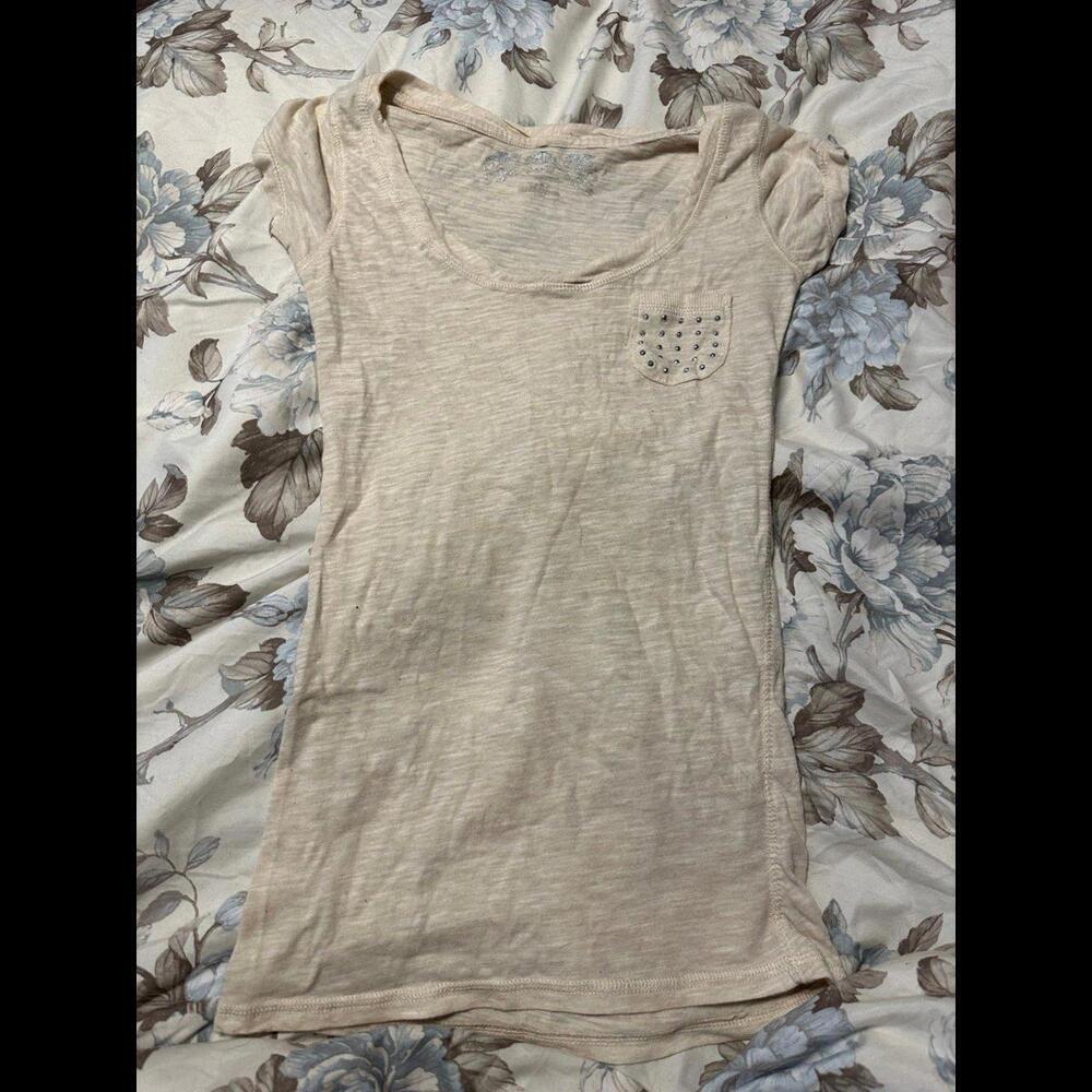 Get Comfy and Stylish with this Cute Junior T-Shirt for Everyday Wear
